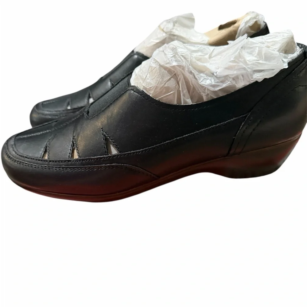 NIB Easy Spirit Cut Out Mules Leather Size 8 Black